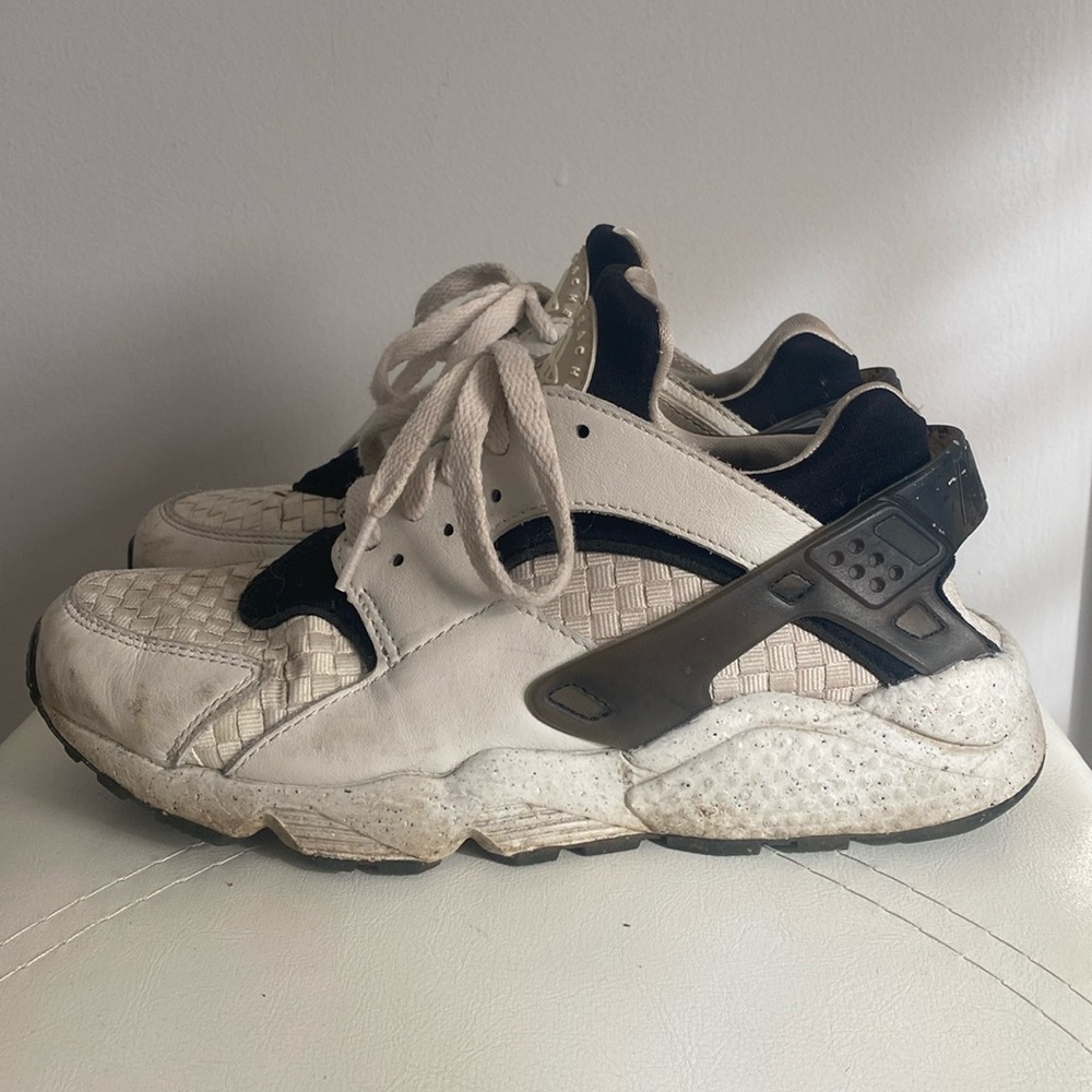 NIKE WOMENS HURRACHE SNEAKERS